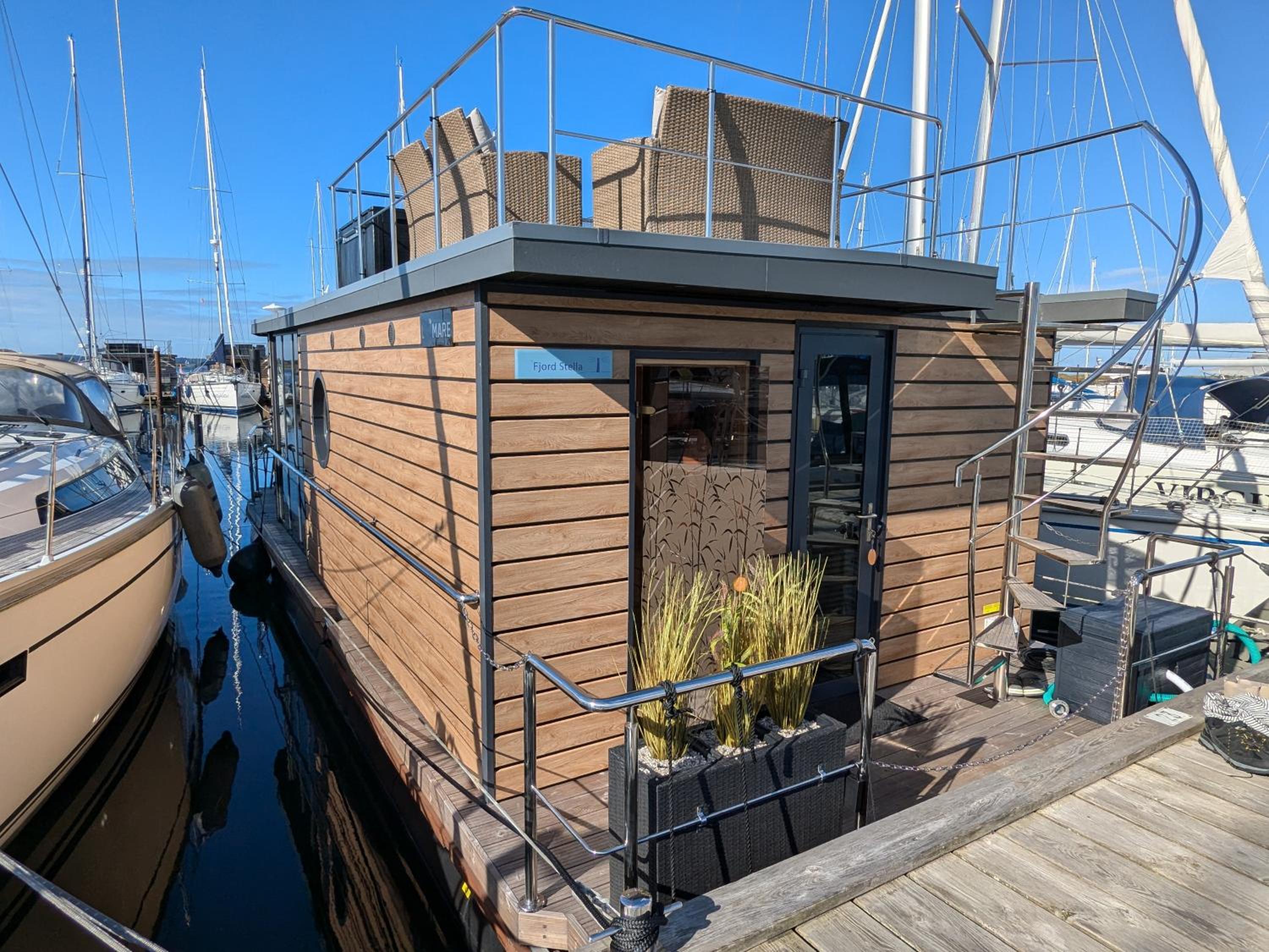 Hausboot Fjord Stella - Solarboot mit Biosauna in Wendtorf