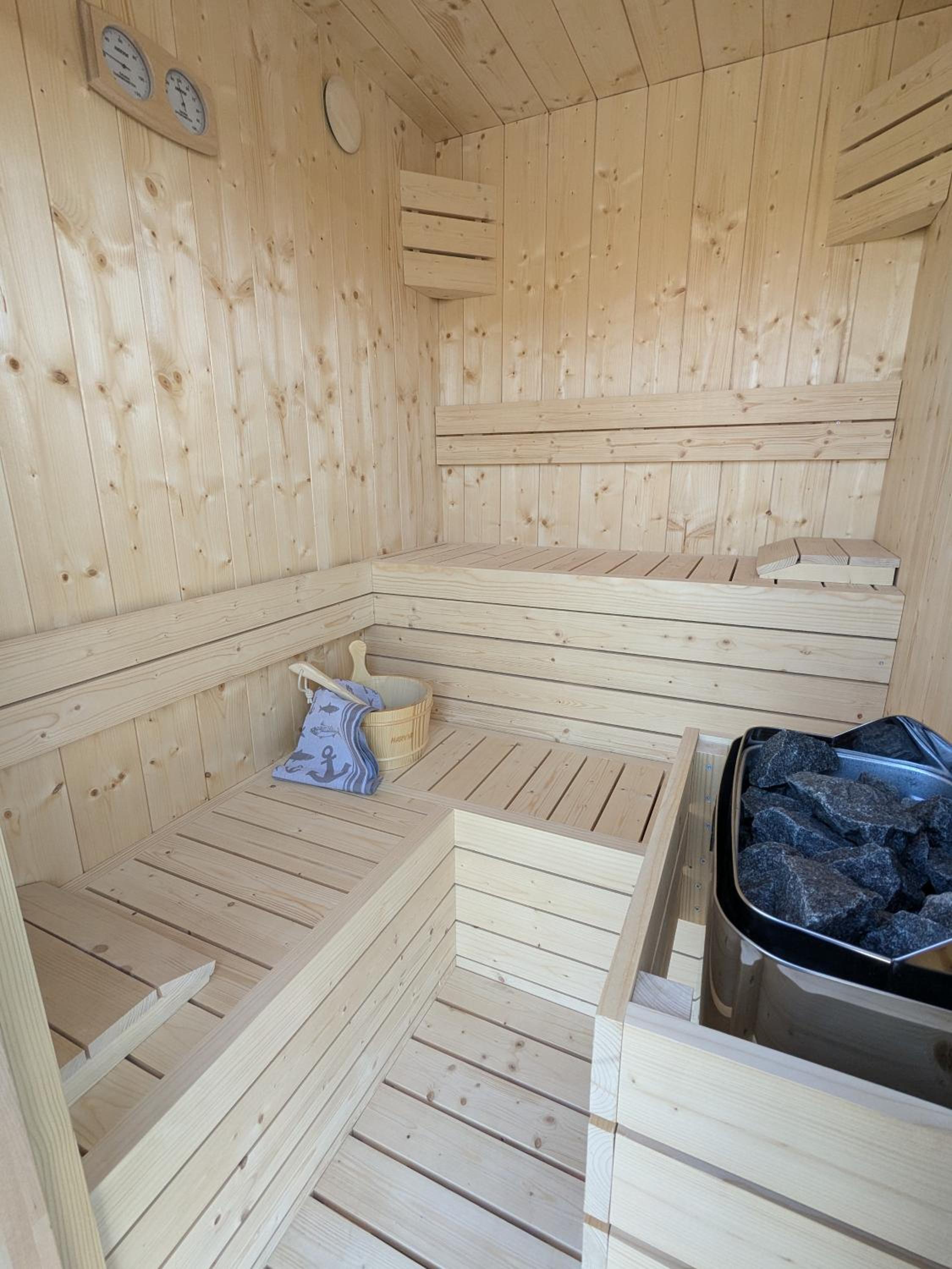 Hausboot Fjord Stella - Solarboot mit Biosauna in Wendtorf