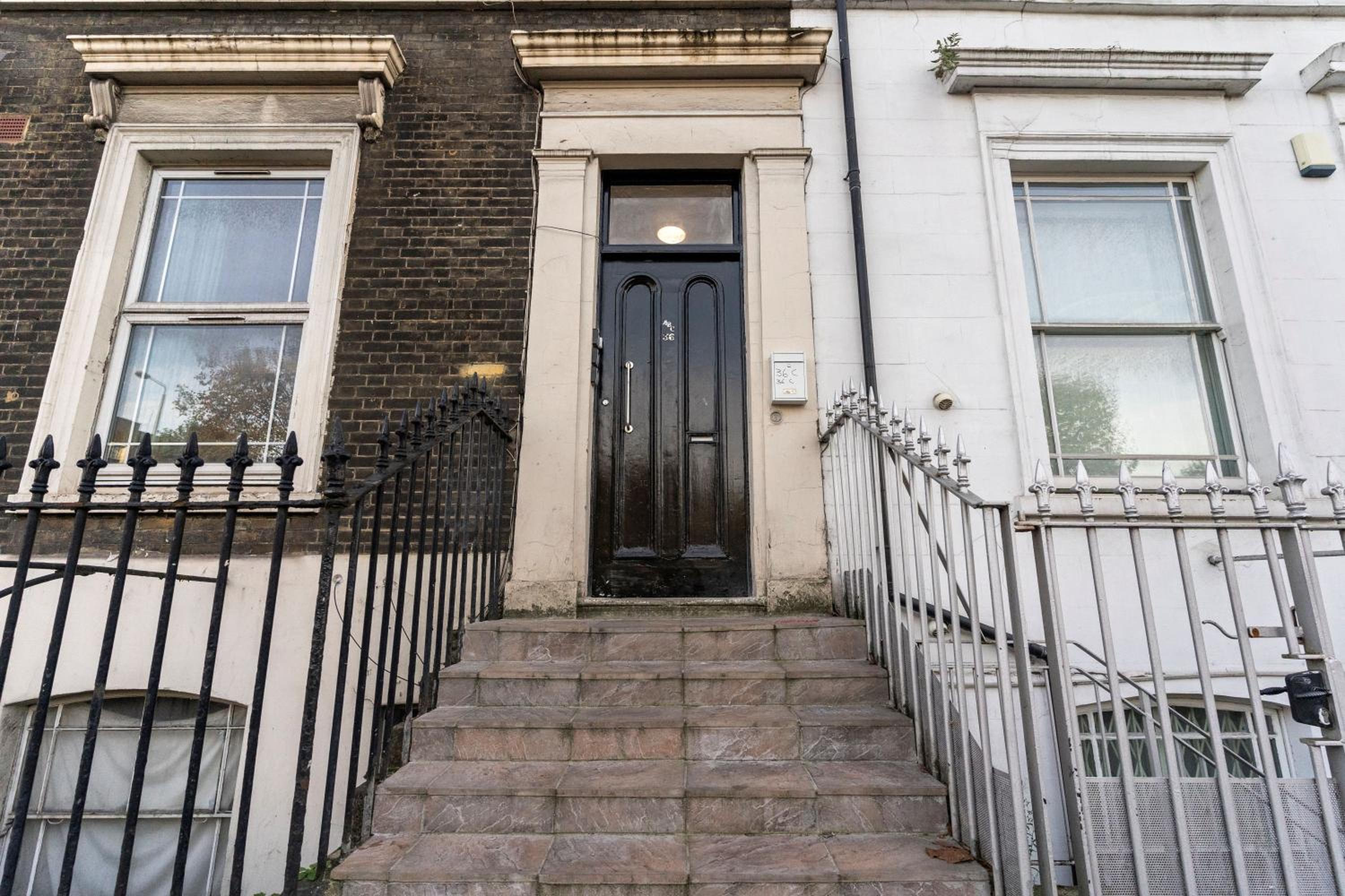 Cozy Split-Level Studio By LiveStay Short Lets & Serviced Accommodation London