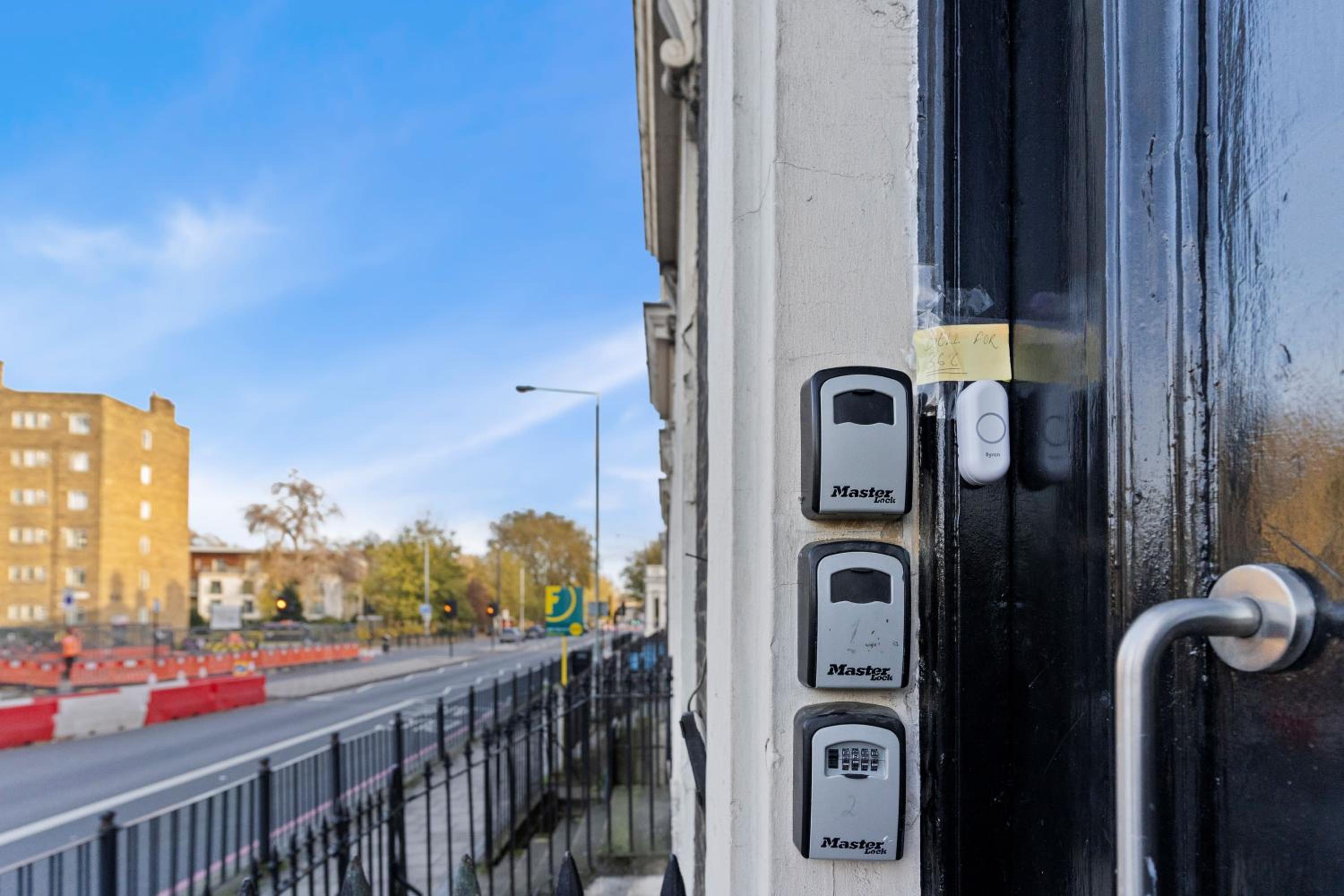 Cozy Split-Level Studio By LiveStay Short Lets & Serviced Accommodation London