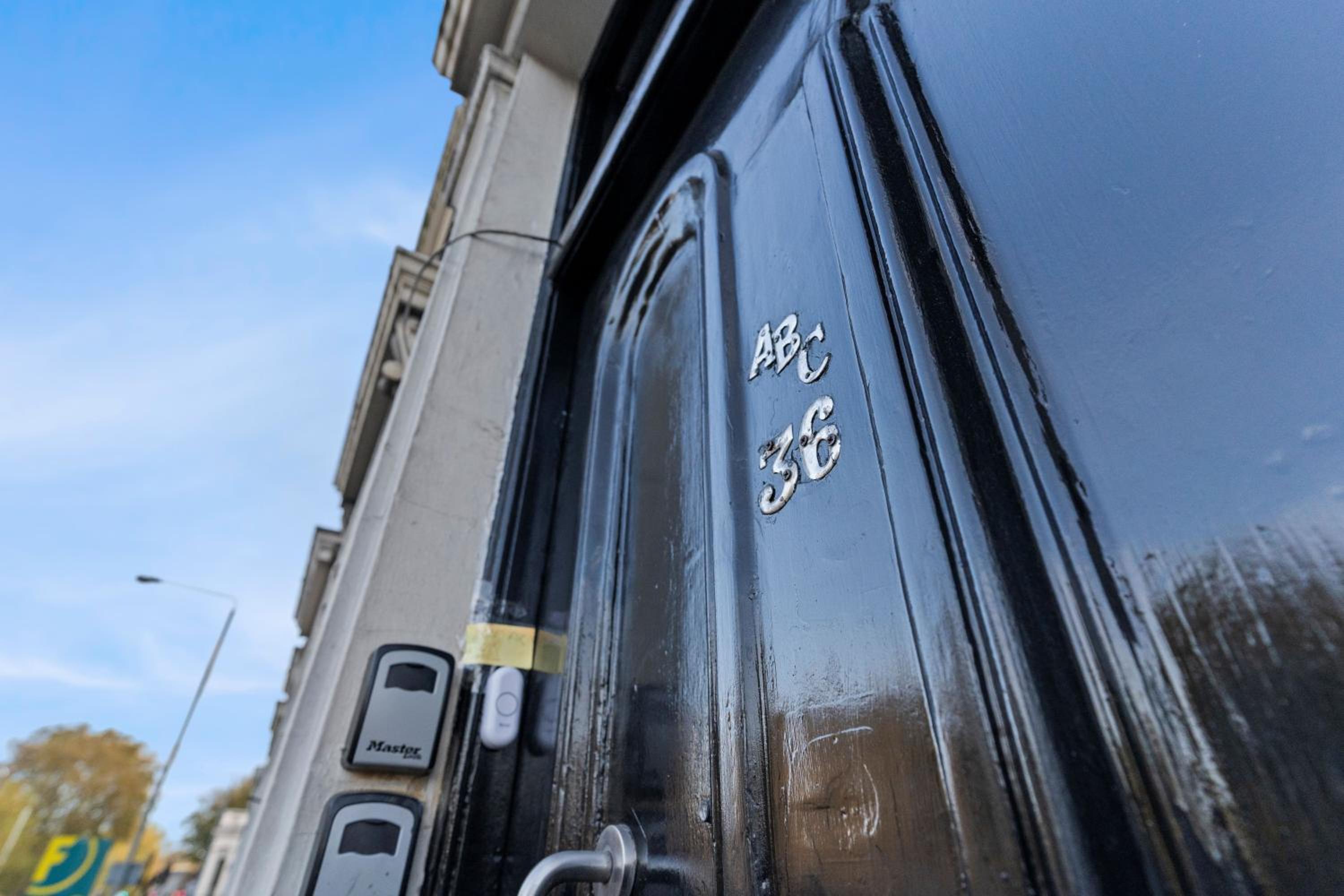 Cozy Split-Level Studio By LiveStay Short Lets & Serviced Accommodation London