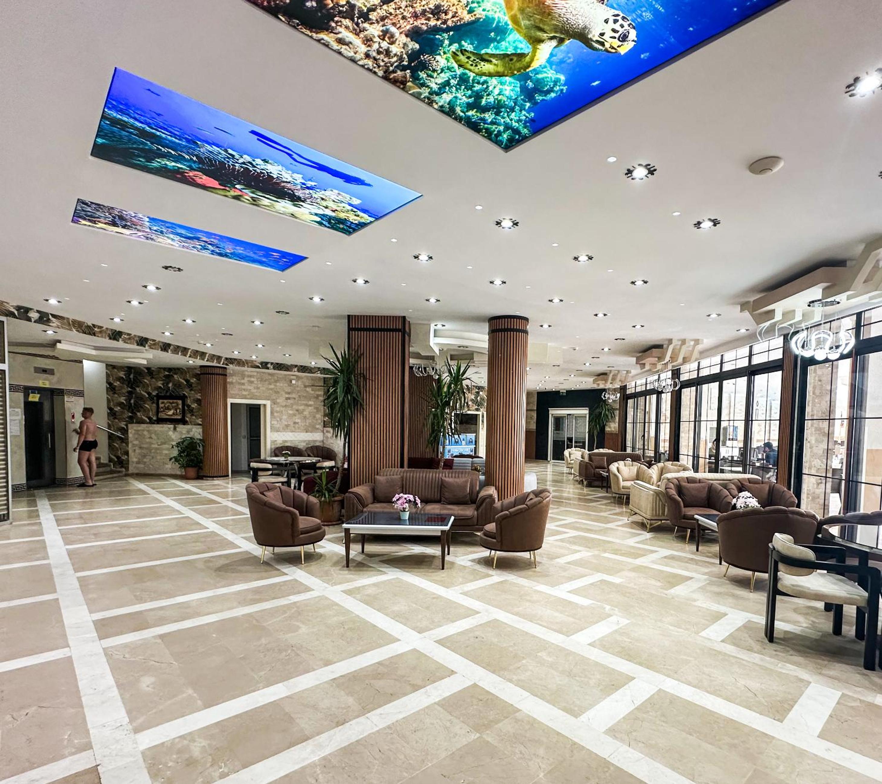Monte Carlo Hotel - Image 39