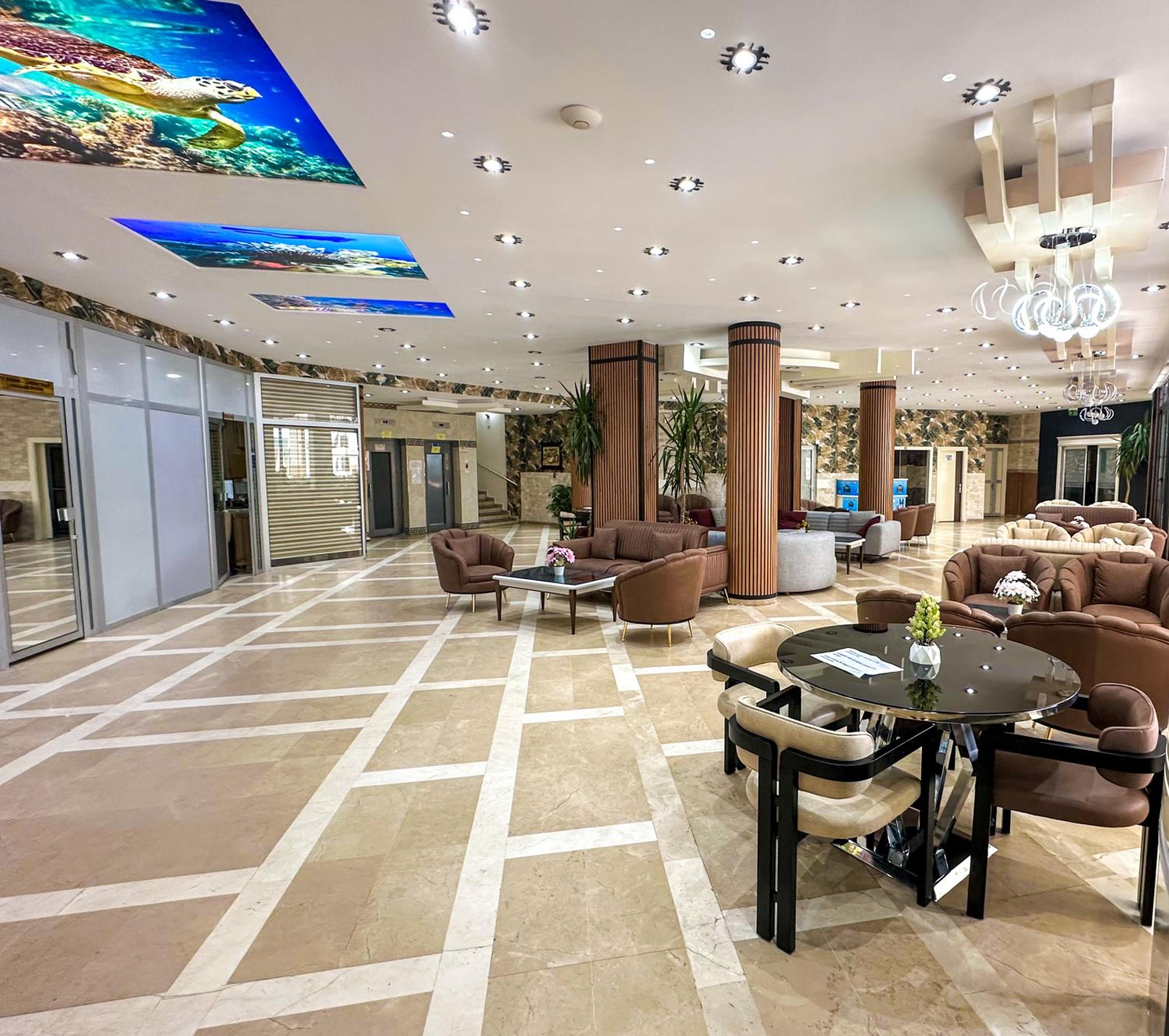 Monte Carlo Hotel - Image 38