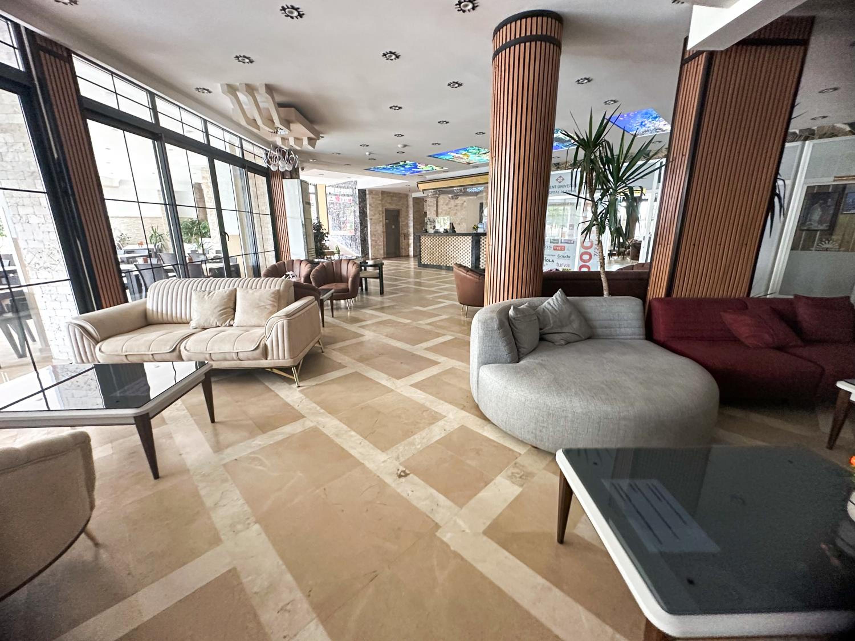 Monte Carlo Hotel - Image 40