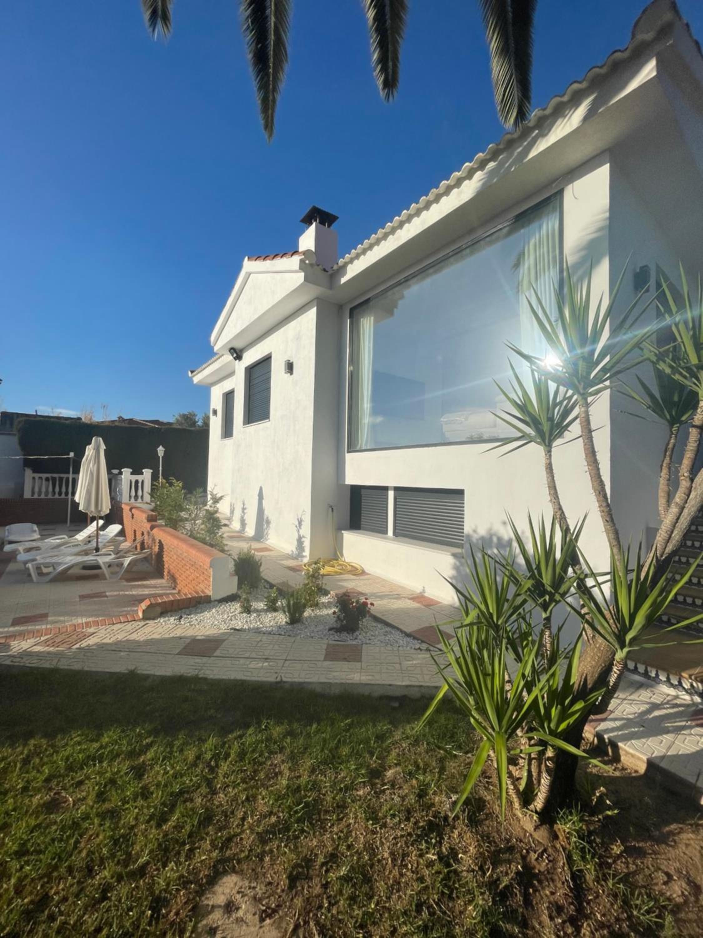 VILLA EXCLUSIVA con Piscina, Jardín y Barbacoa