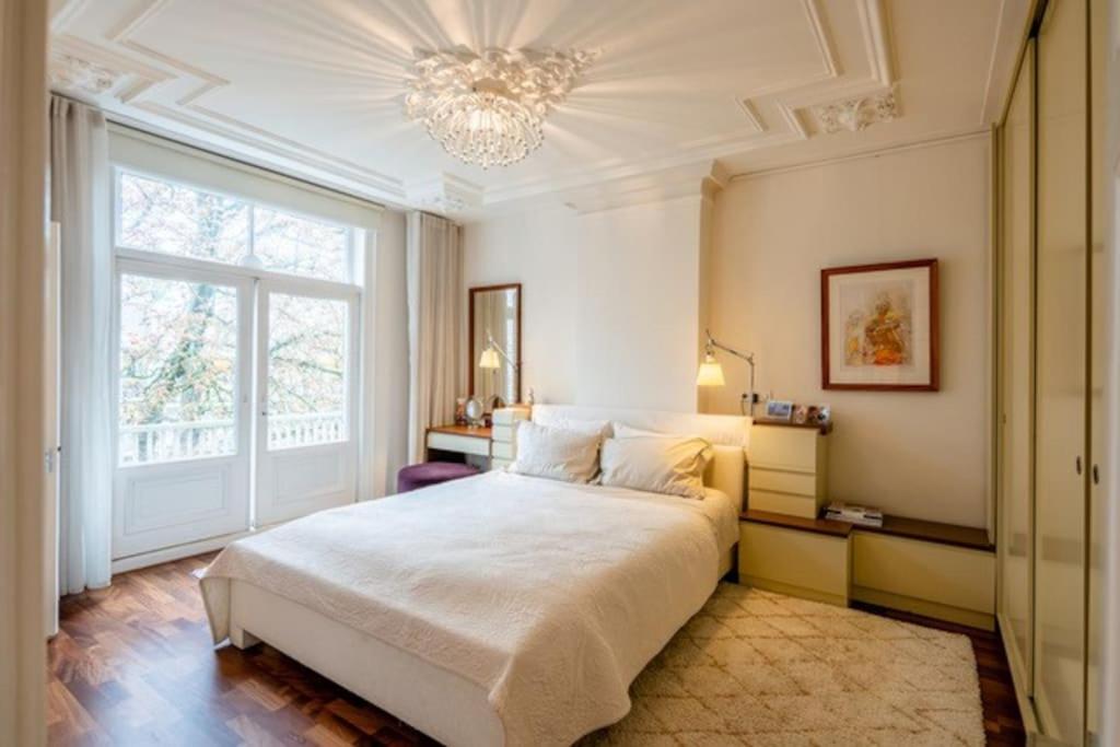 The Elegant Amsterdam Apartment