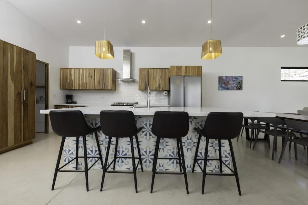 Villa Serenity 6 bedroom - 1 minute to the beach
