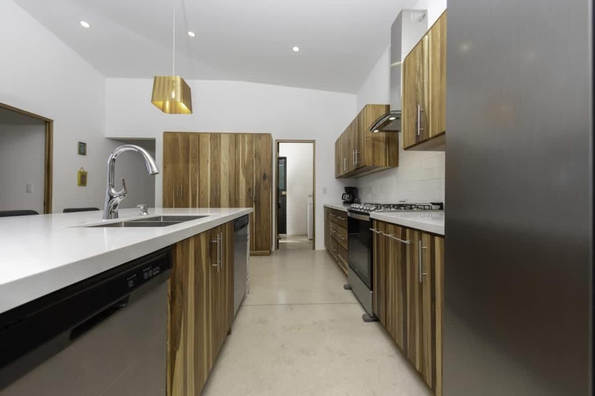 Villa Serenity 6 bedroom - 1 minute to the beach
