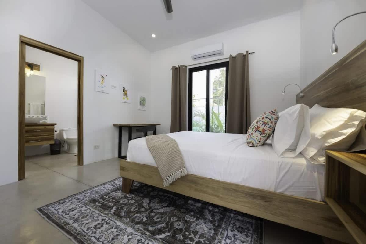 Villa Serenity 6 bedroom - 1 minute to the beach