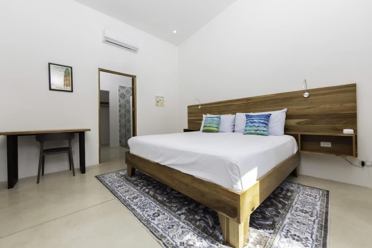 Villa Serenity 6 bedroom - 1 minute to the beach