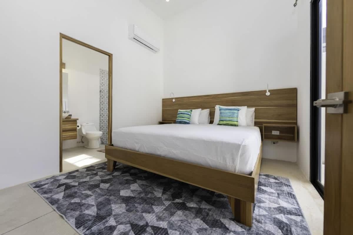 Villa Serenity 6 bedroom - 1 minute to the beach