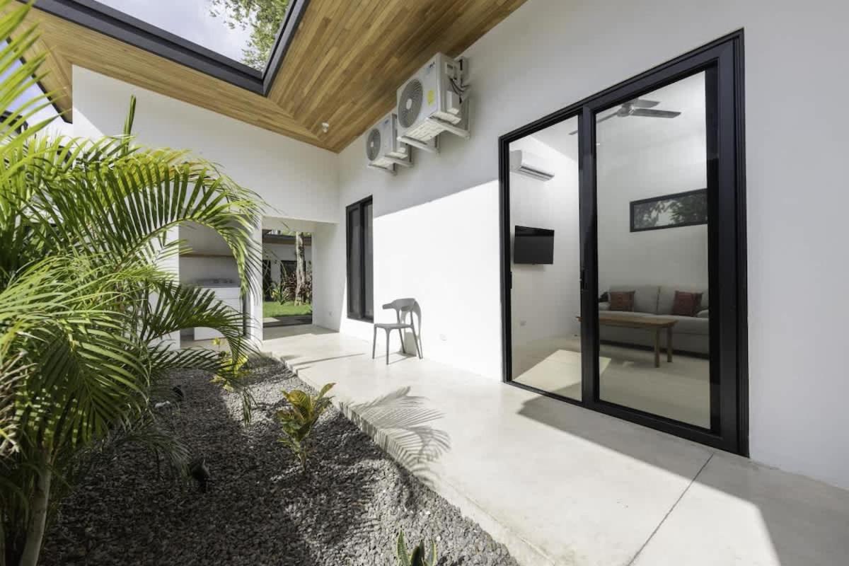 Villa Serenity 6 bedroom - 1 minute to the beach