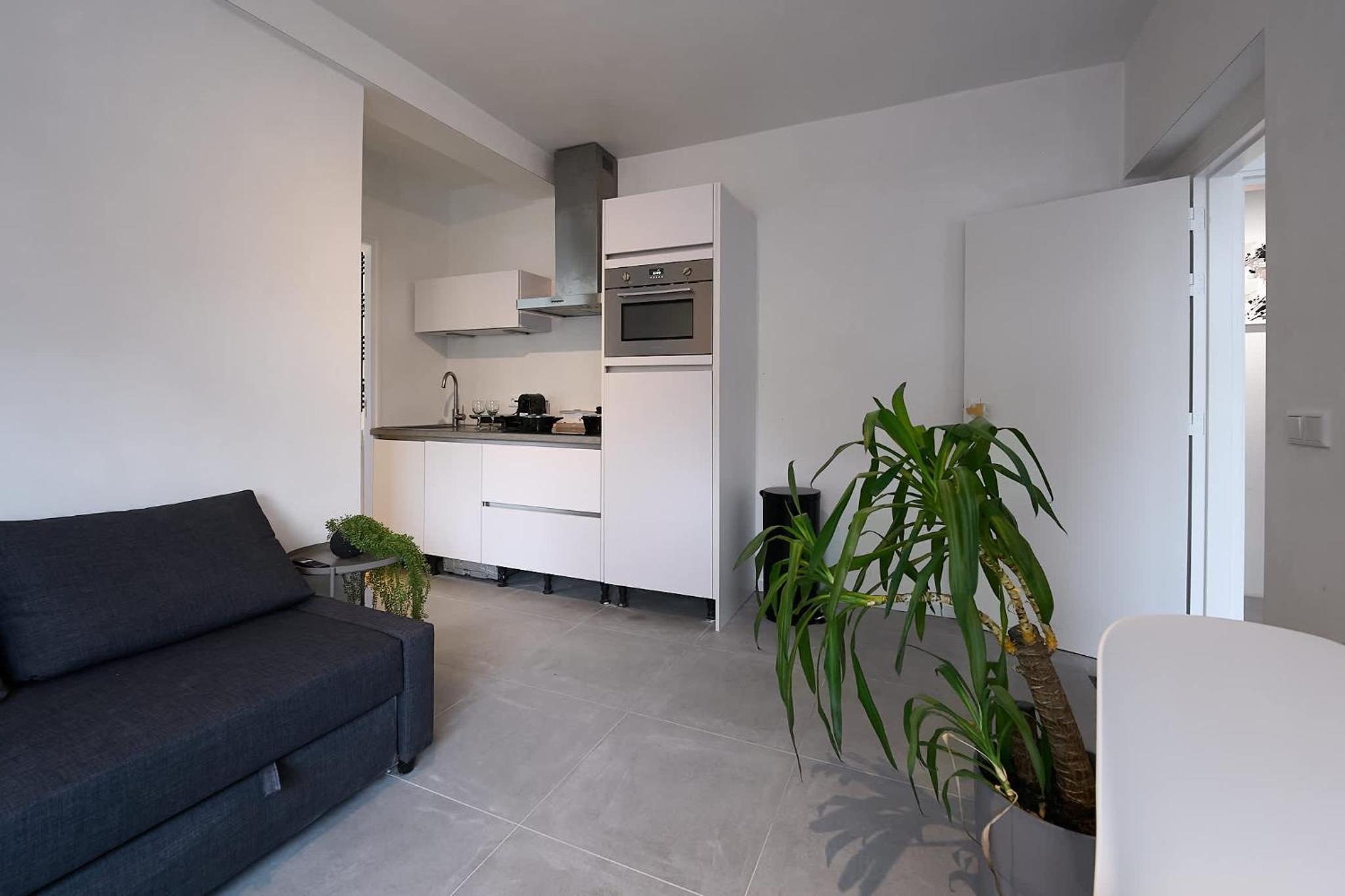 Stratum Apartment No Kitchen Mario's - By T&S