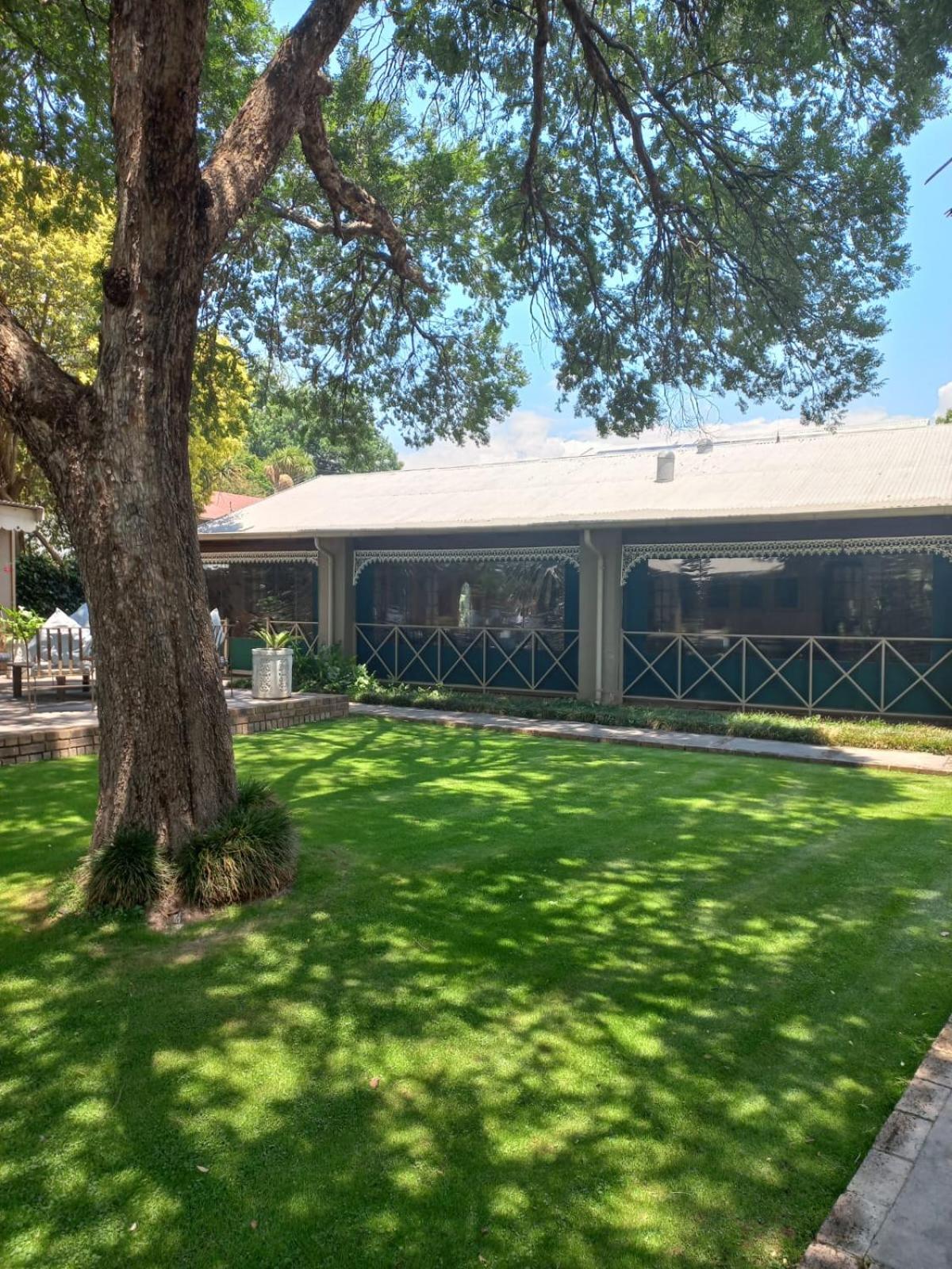 J'Cups Guest House