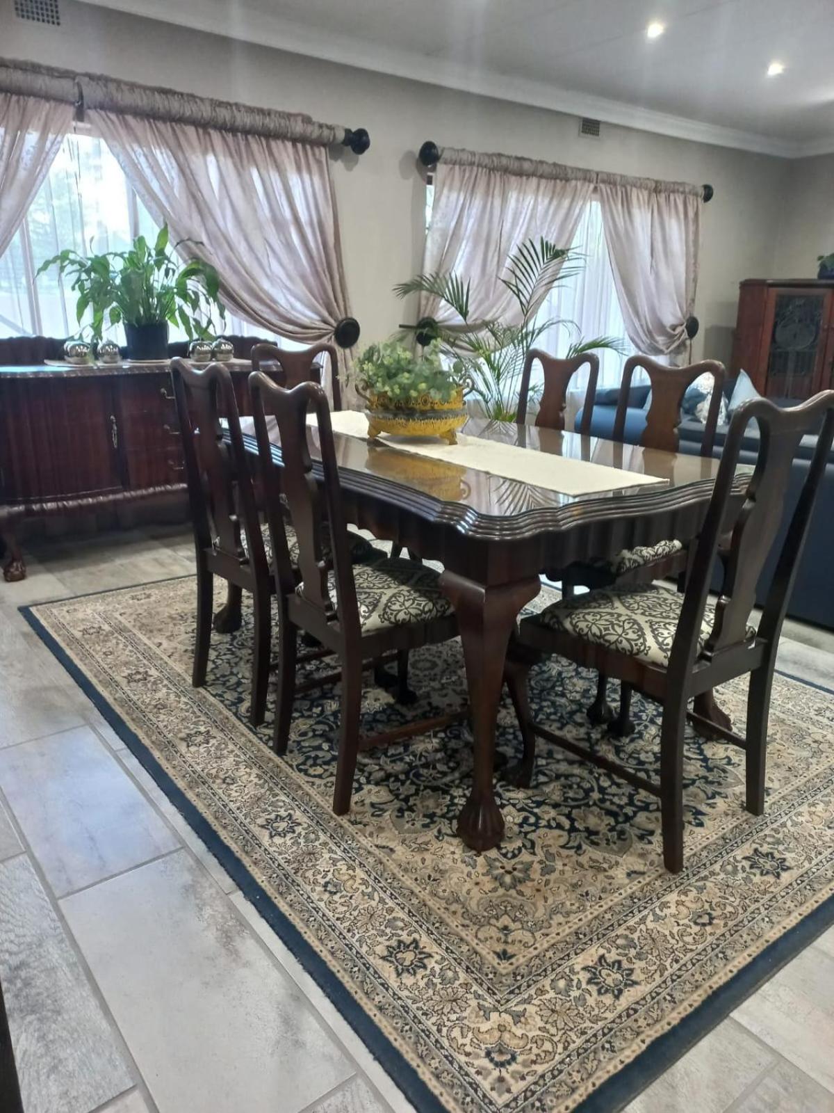 J'Cups Guest House