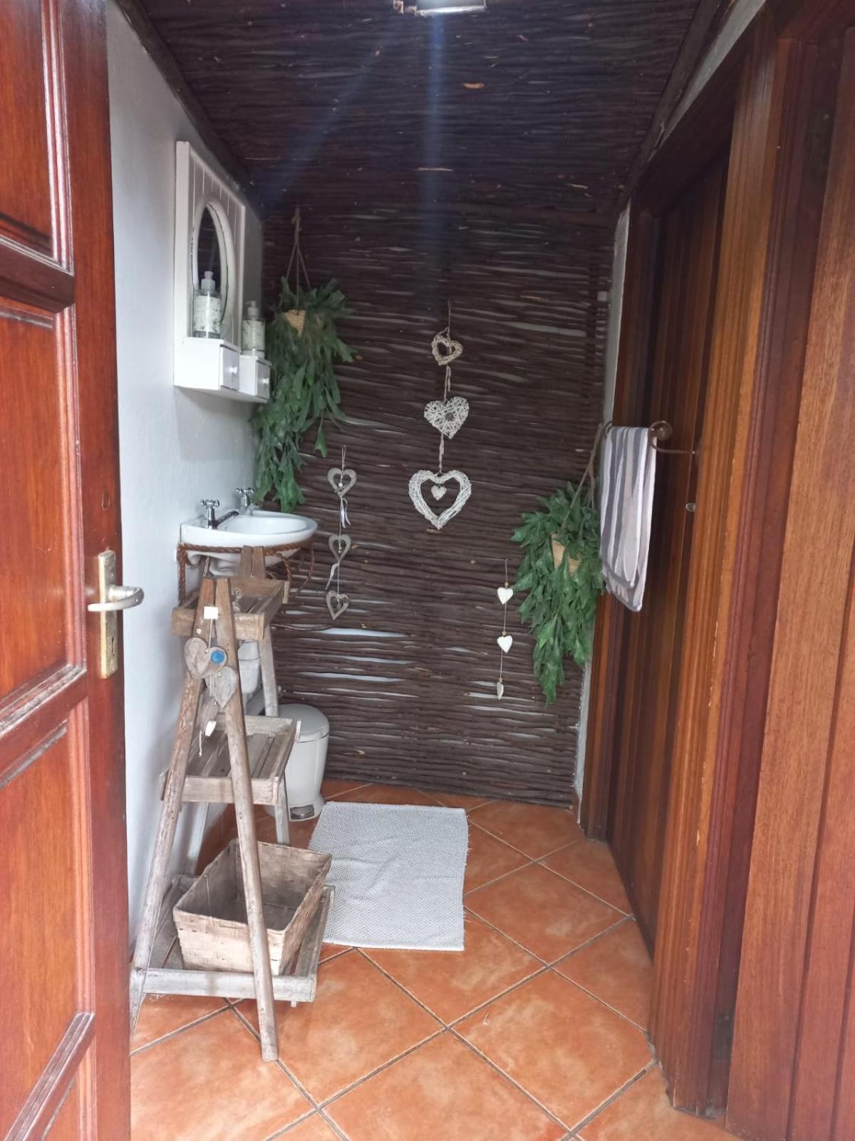 J'Cups Guest House