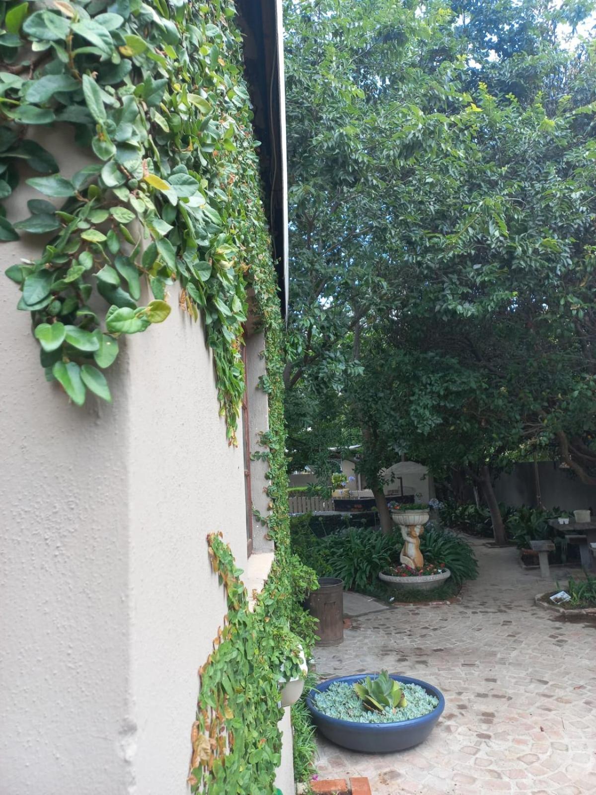 J'Cups Guest House