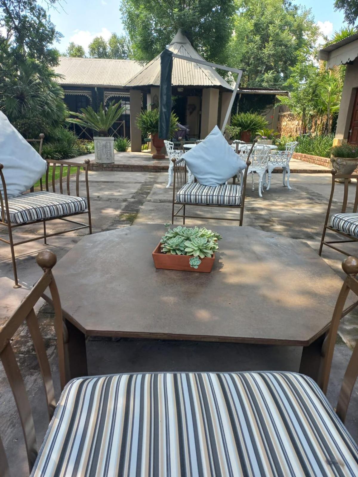 J'Cups Guest House