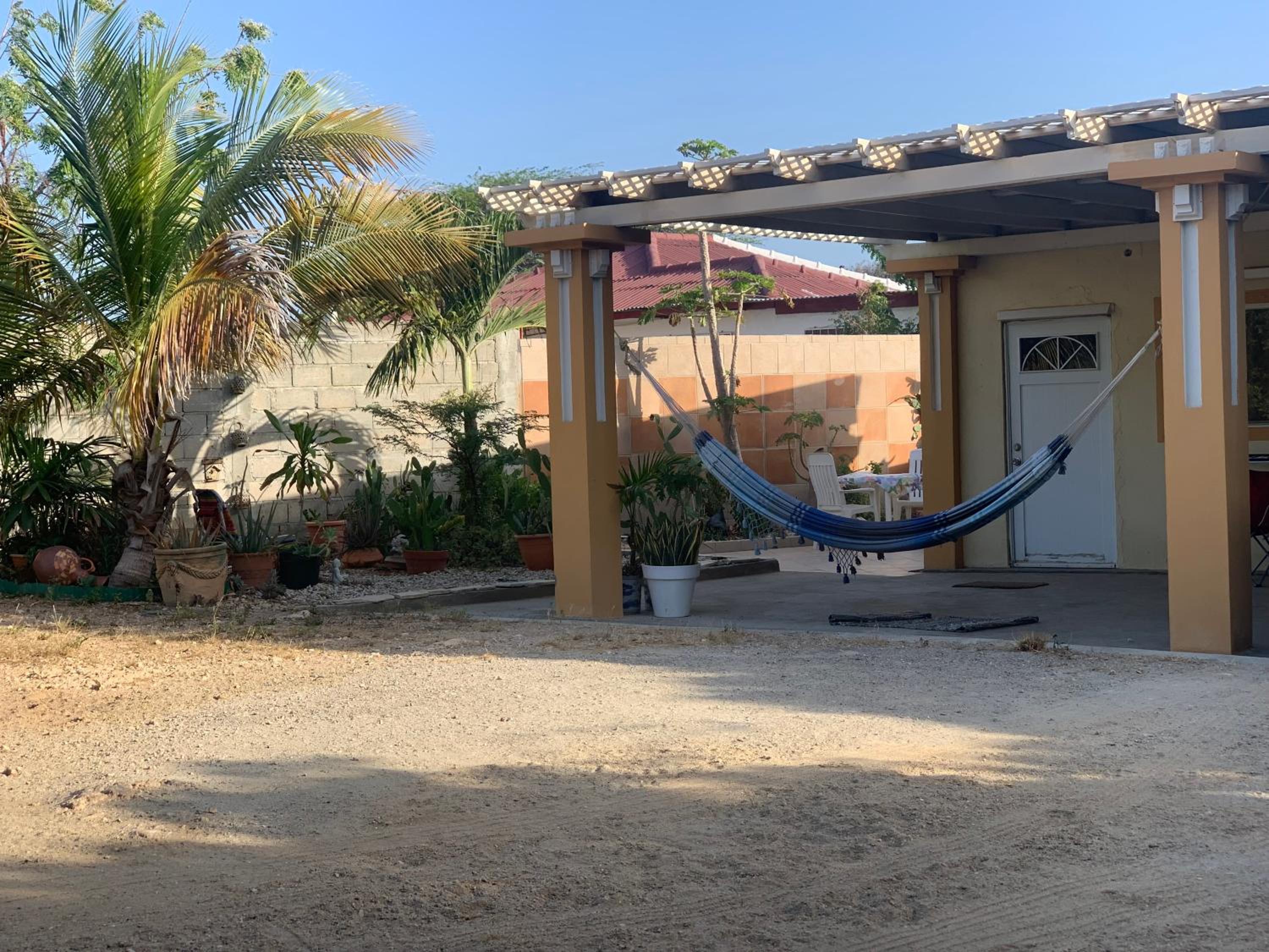 Studio apt in Aruba plus optional Portuguese cooking with Grandma