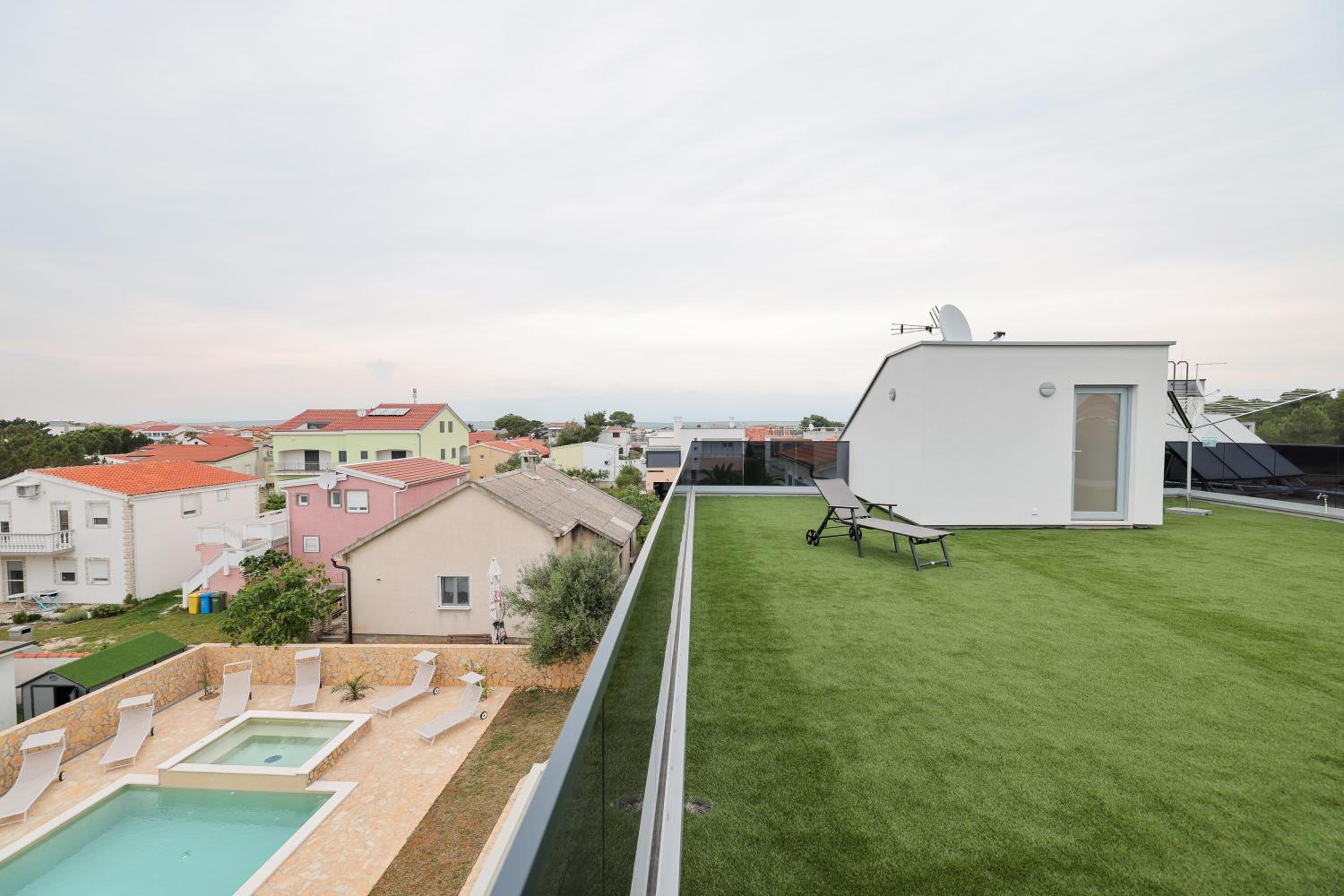 Luxury eight bedroom villa with swimming pool and jacuzzi 100 meters from the sea view 2