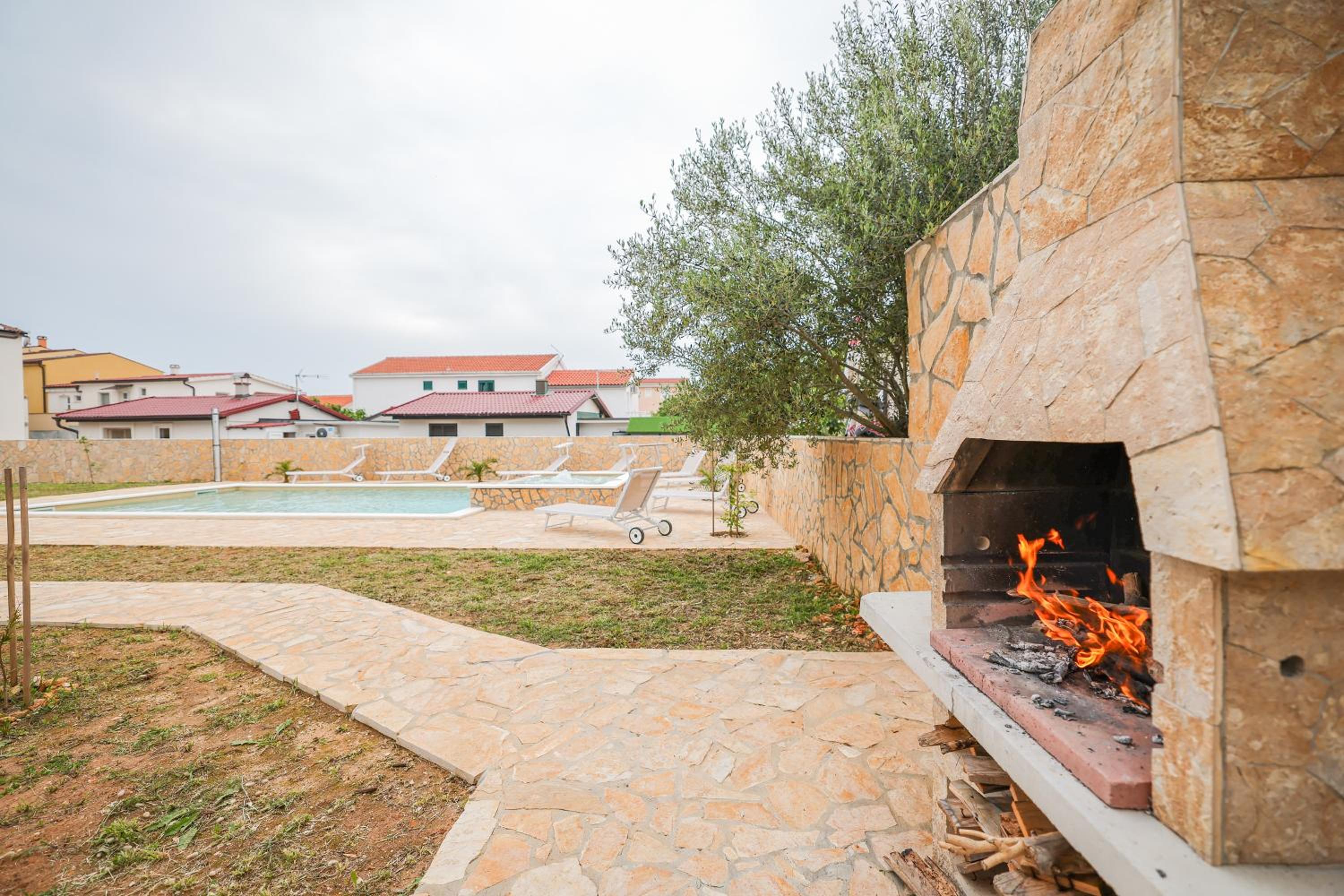 Luxury eight bedroom villa with swimming pool and jacuzzi 100 meters from the sea view 3