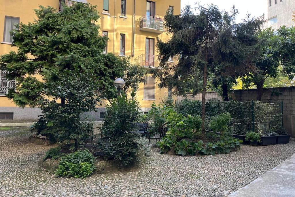 2BR 2BA Apartment Ultra-Fast WiFi steps to Metro