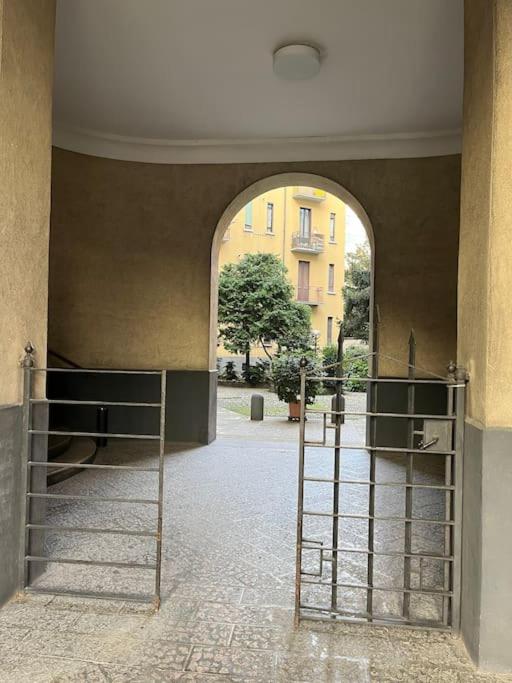 2BR 2BA Apartment Ultra-Fast WiFi steps to Metro