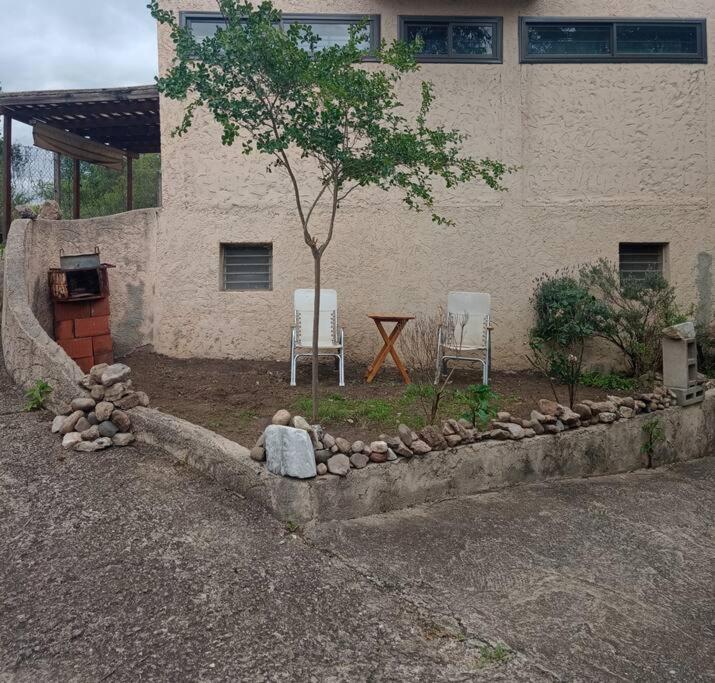 junto al río