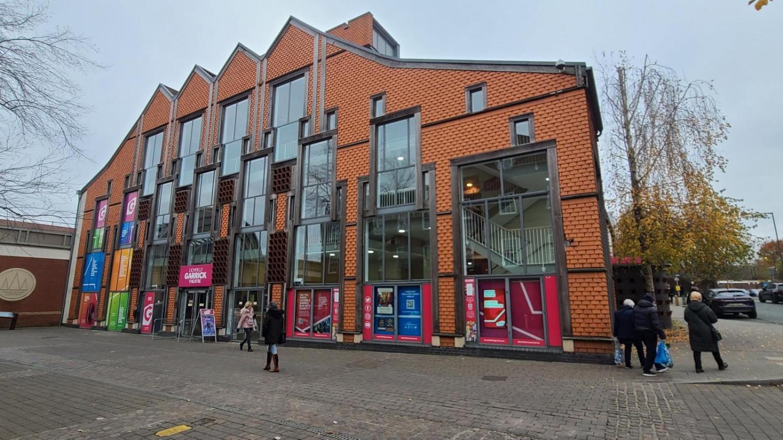 Samuels' a beautiful cosy duplex apartment just a 2 minute walk from the Garrick Theatre view 4