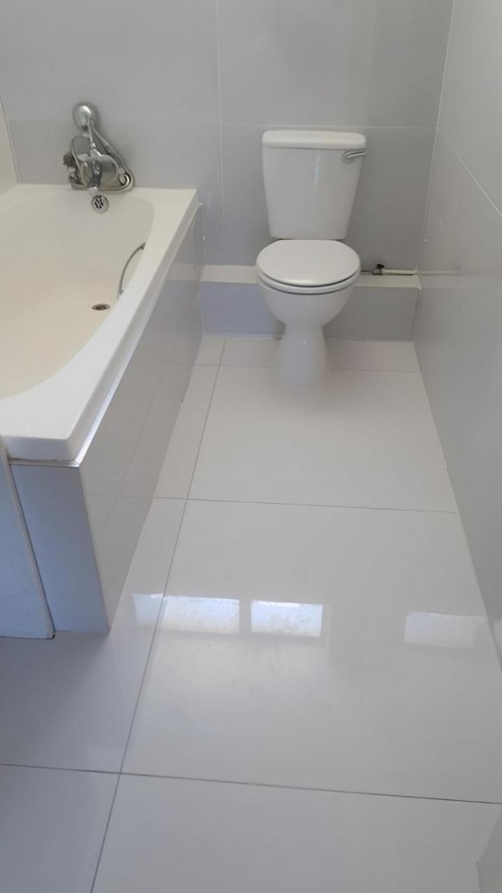 Self-catering beach holiday flat to rent view 5