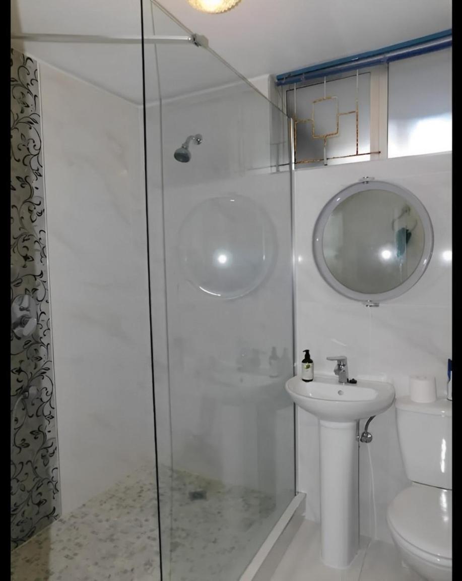 Self-catering beach holiday flat to rent view 4