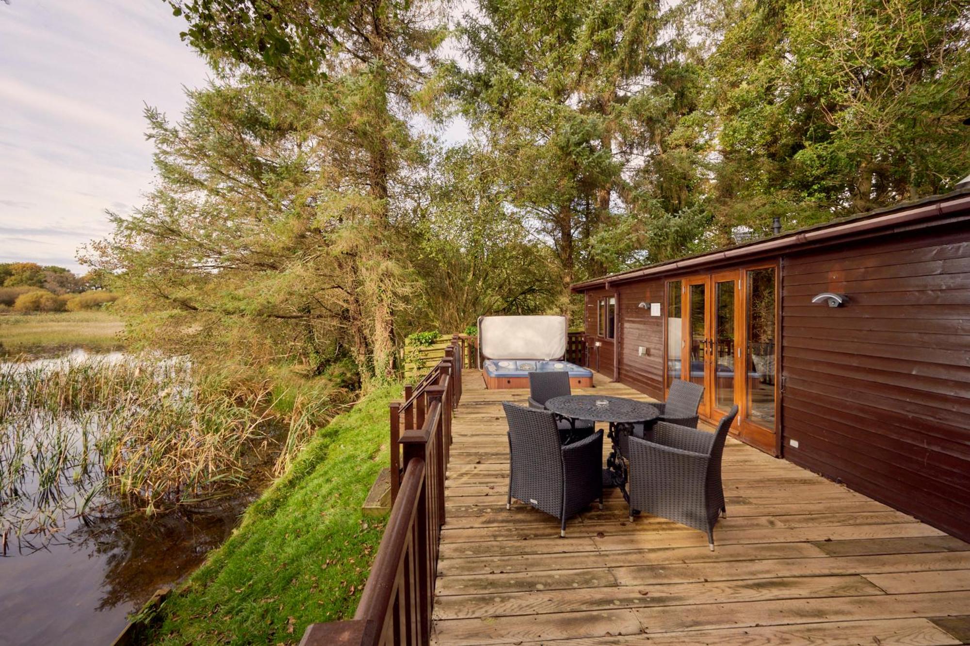 Buzzard Lodge with Hot-tub