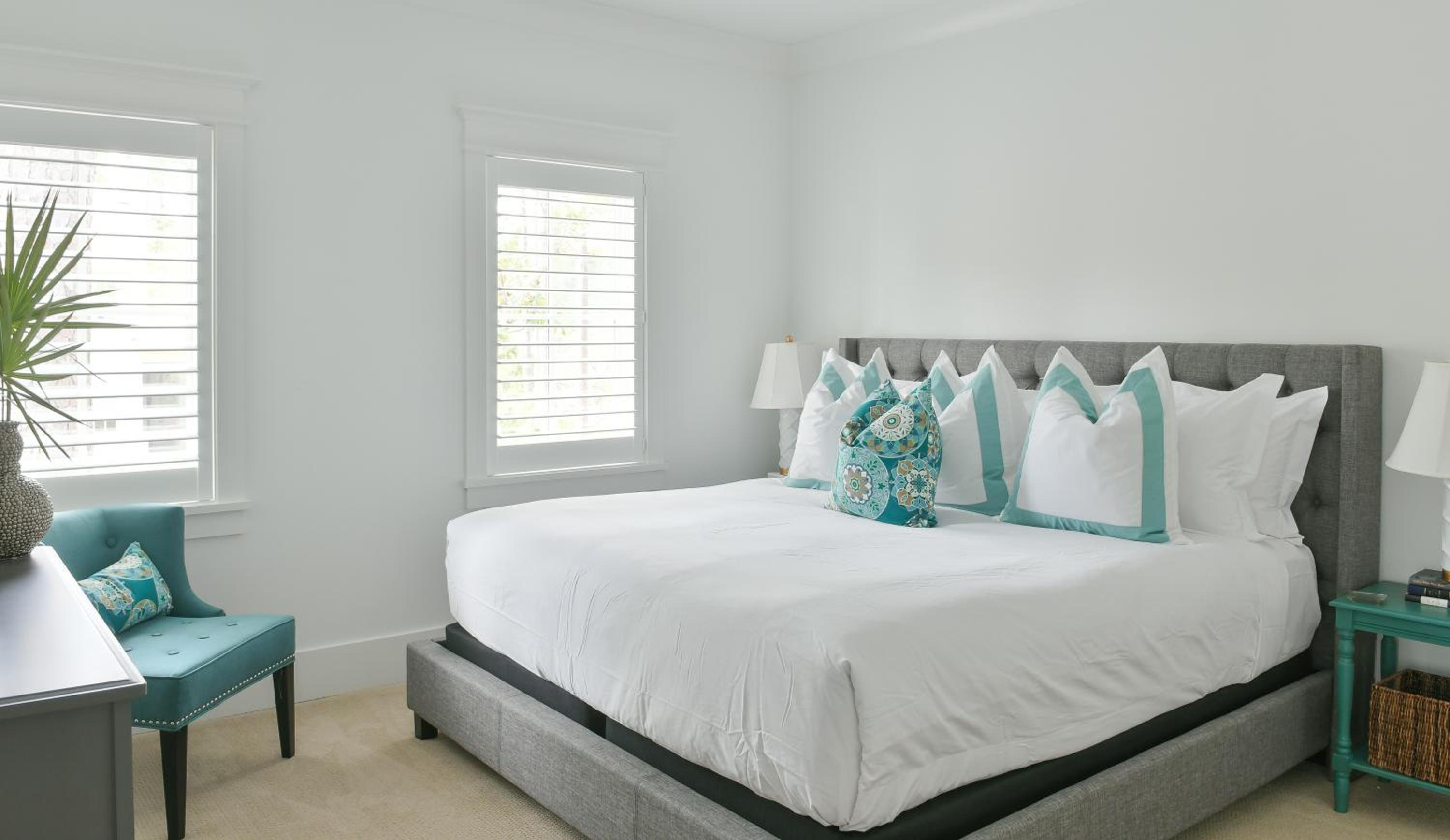 4 Bedroom Moreland Village Home 5504 view 2