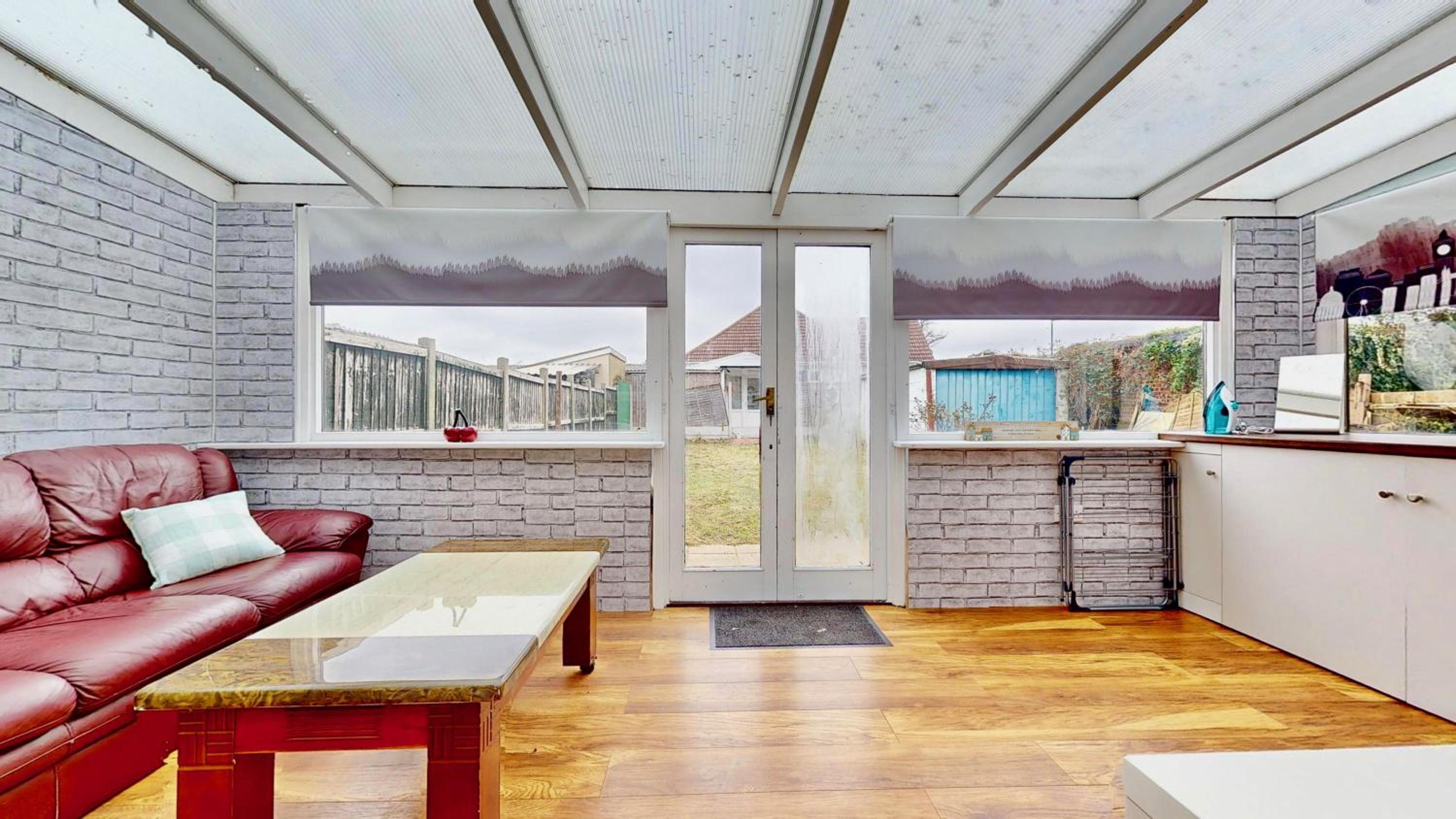 Beautiful Bungalow with Large Driveway and Garden view 5