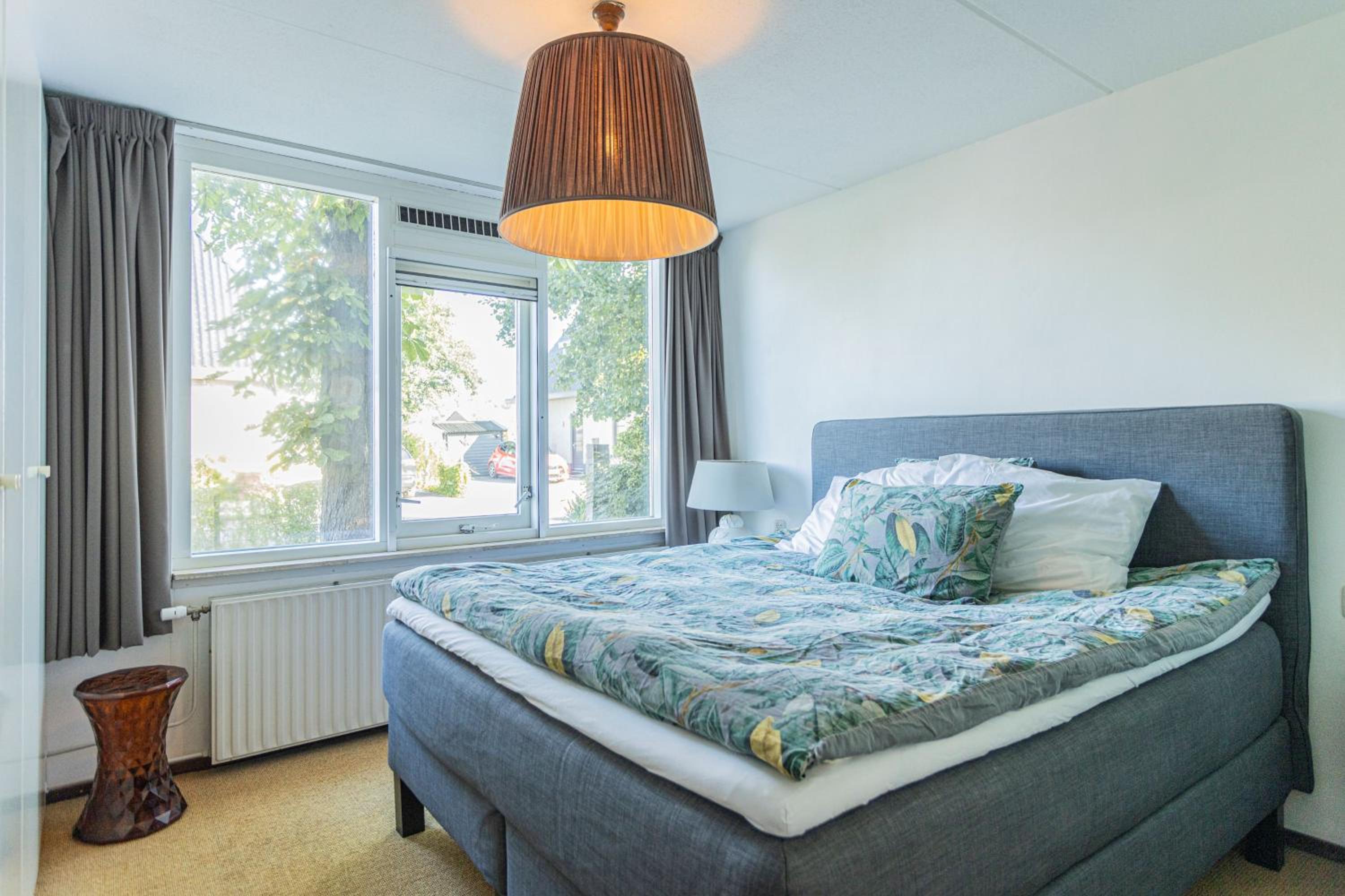 Vrijstaand huis met tuin aan vaarwater, vlakbij Amsterdam view 3