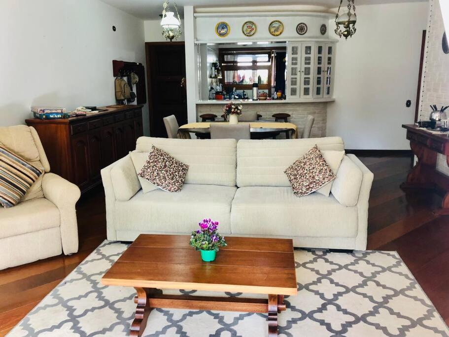Apartamento encantador e tranquilo com lareira !
