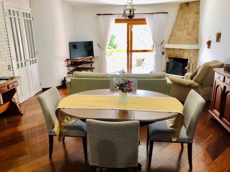 Apartamento encantador e tranquilo com lareira !