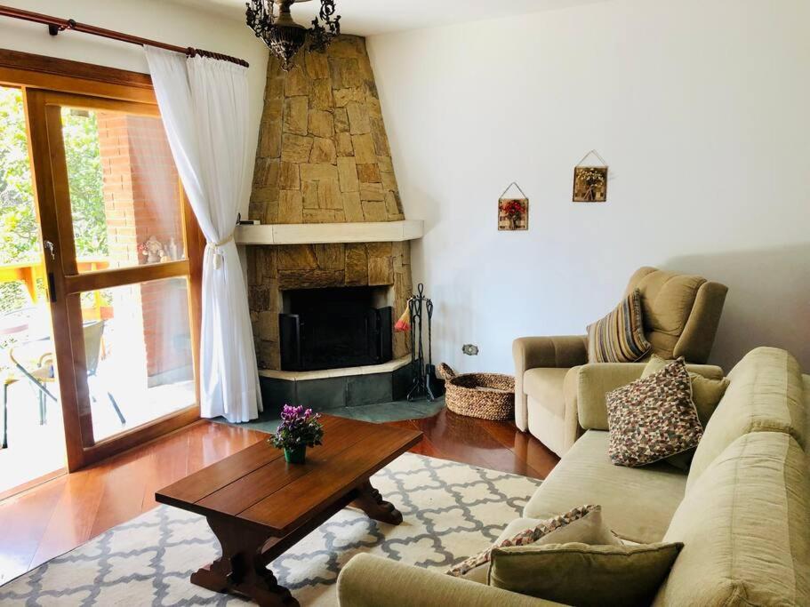 Apartamento encantador e tranquilo com lareira !