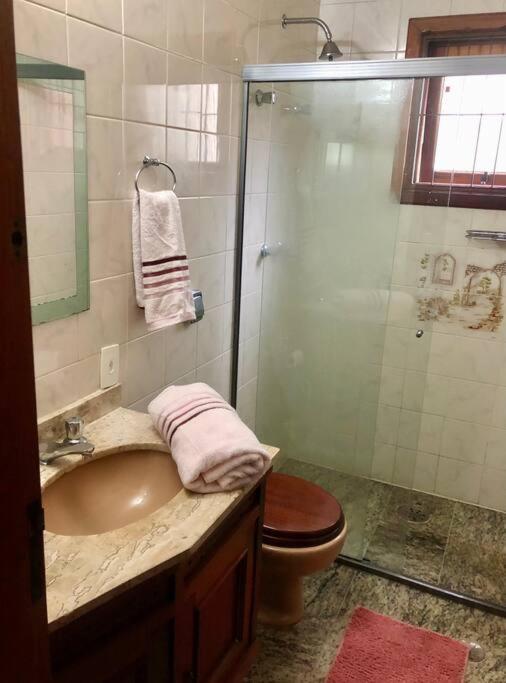 Apartamento encantador e tranquilo com lareira !