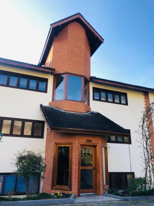 Apartamento encantador e tranquilo com lareira !