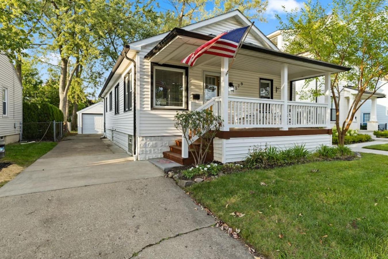 Stylish Luxurious 3BD Home in the Heart of Downtown Birmingham view 2