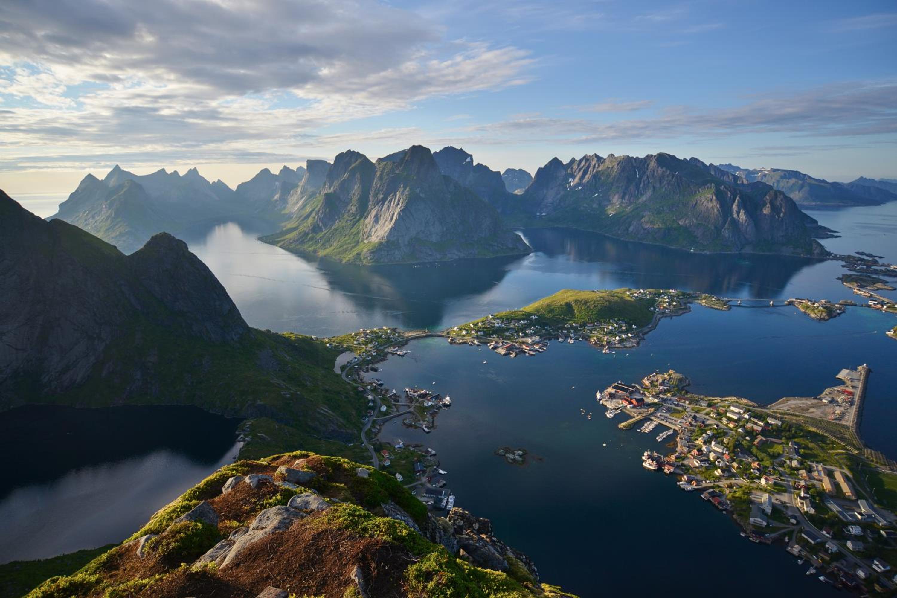 Sundet Lofoten - fjell- og havutsikt view 2