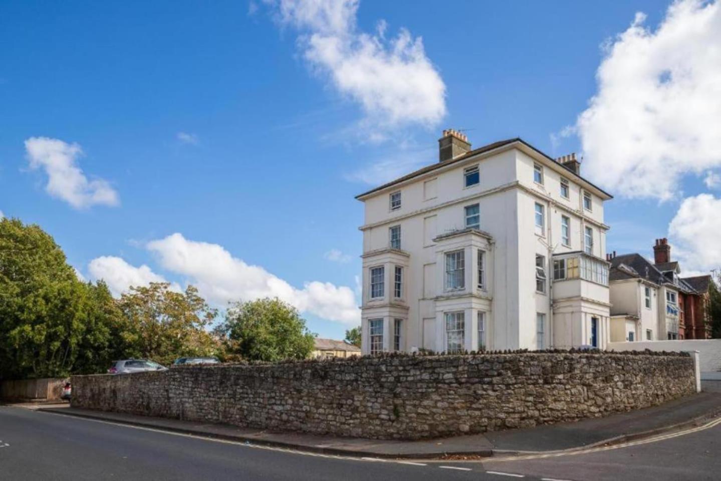 Ryde Retreat-Sea View Apartment