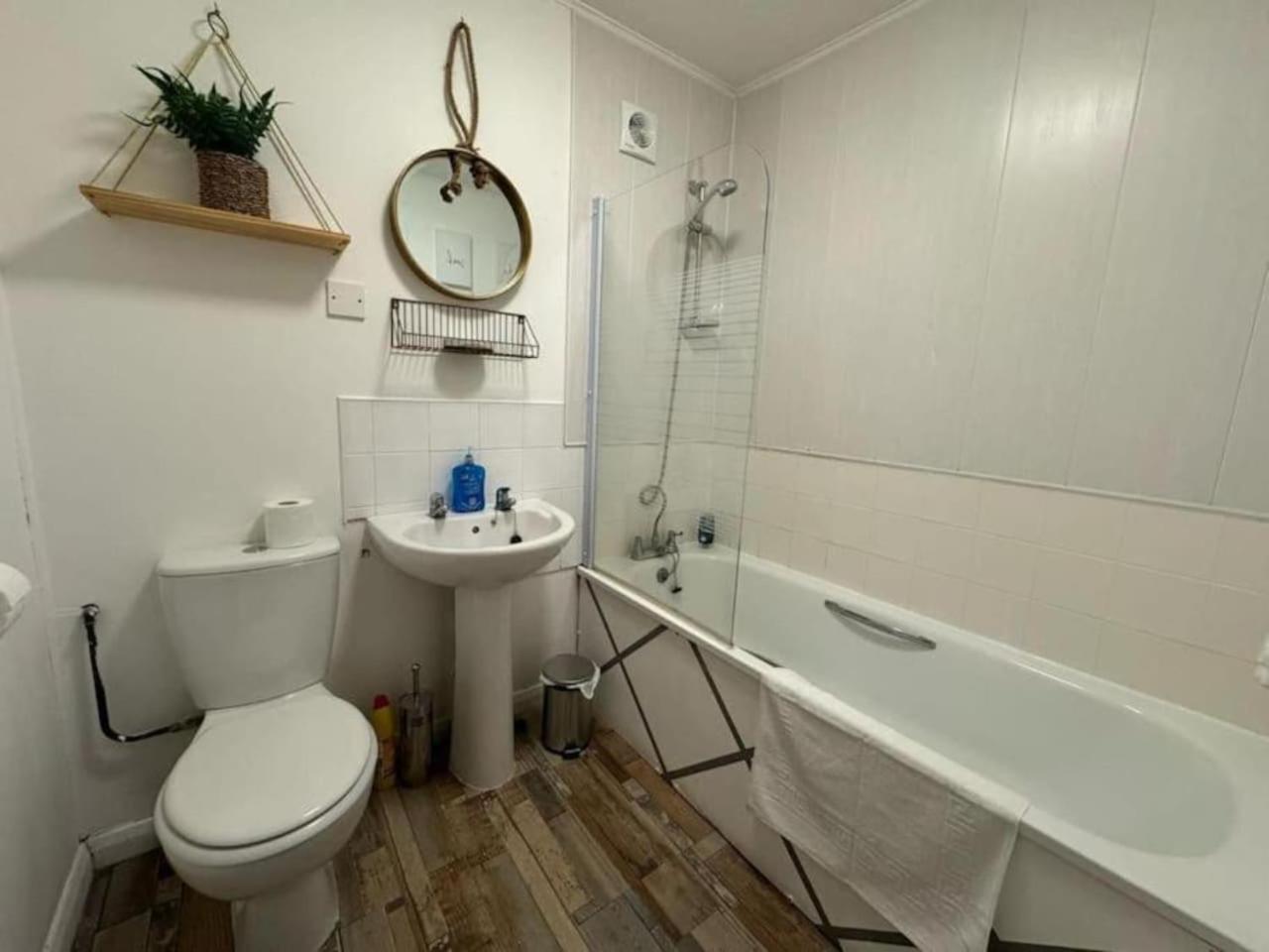 Ryde Retreat-Sea View Apartment view 2