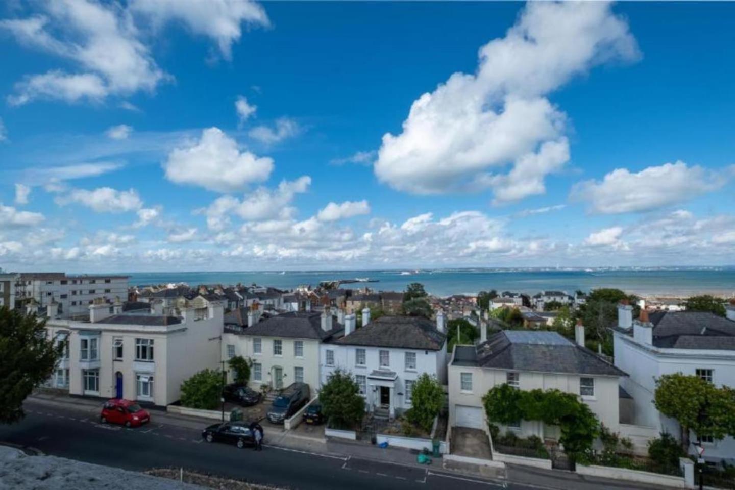 Ryde Retreat-Sea View Apartment view 5