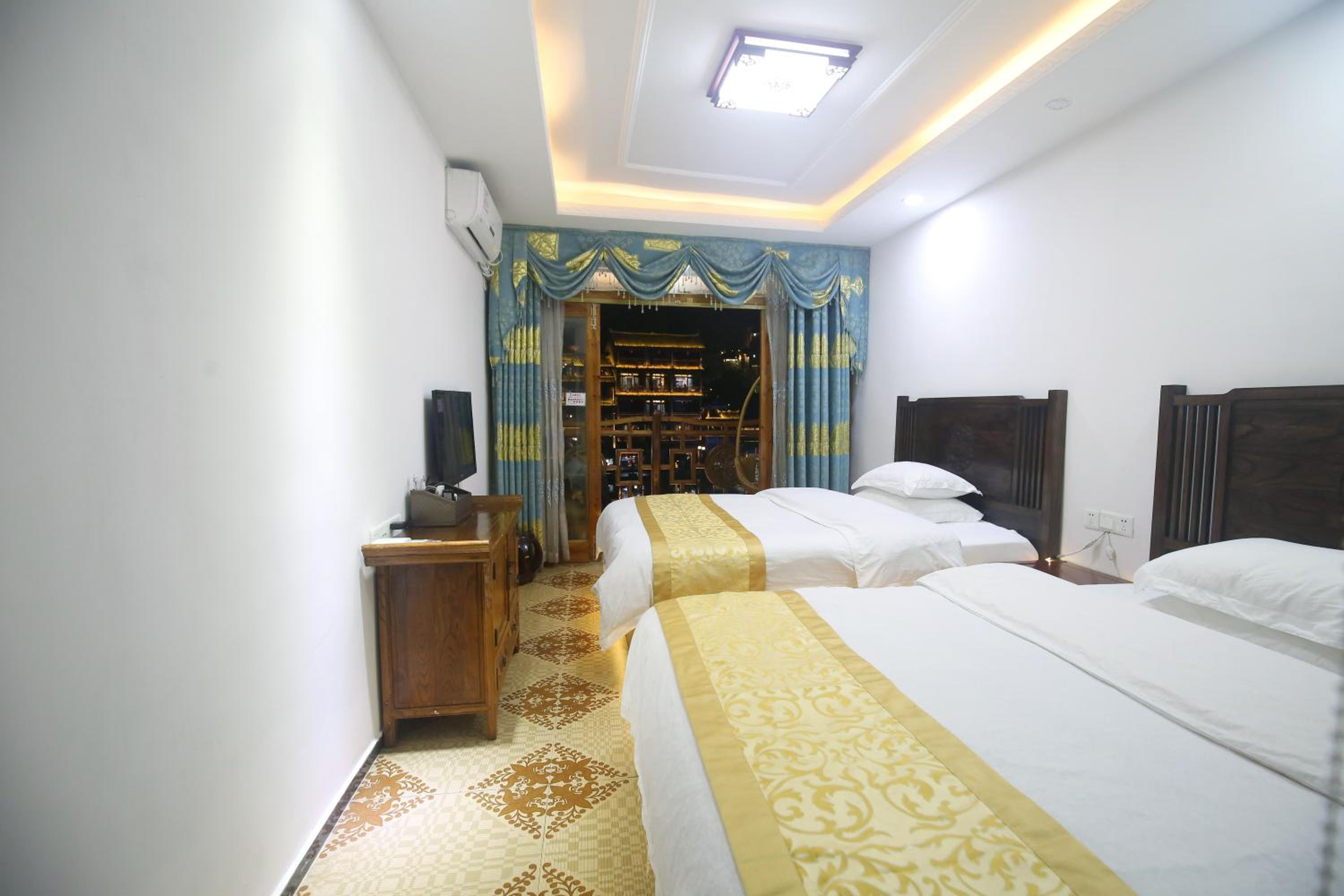 LQJ Riverside Guest House