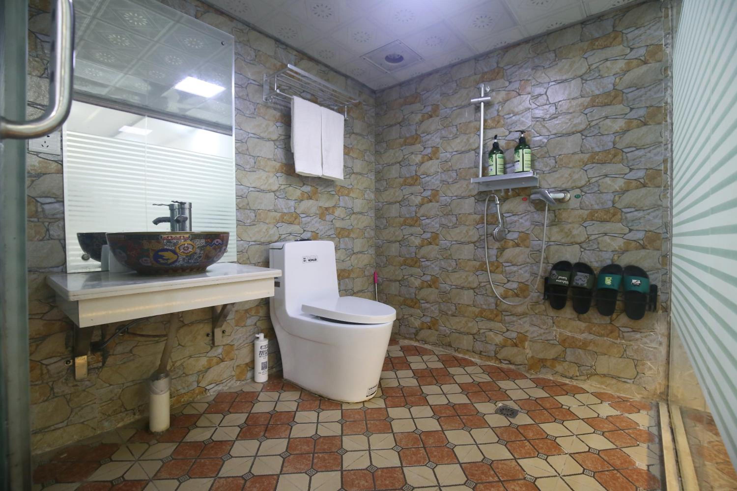 LQJ Riverside Guest House