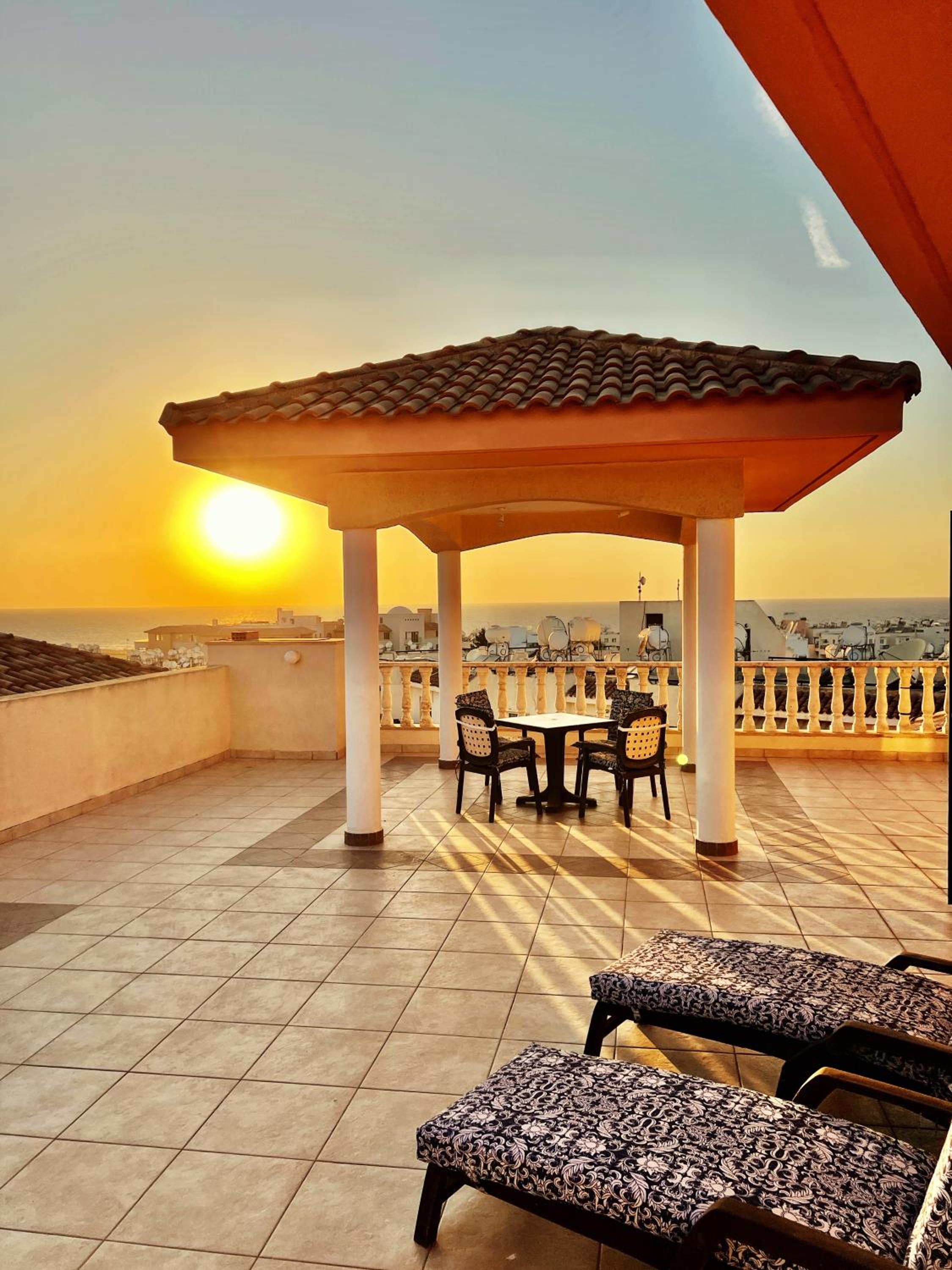 Penthouse 365 Sunsets