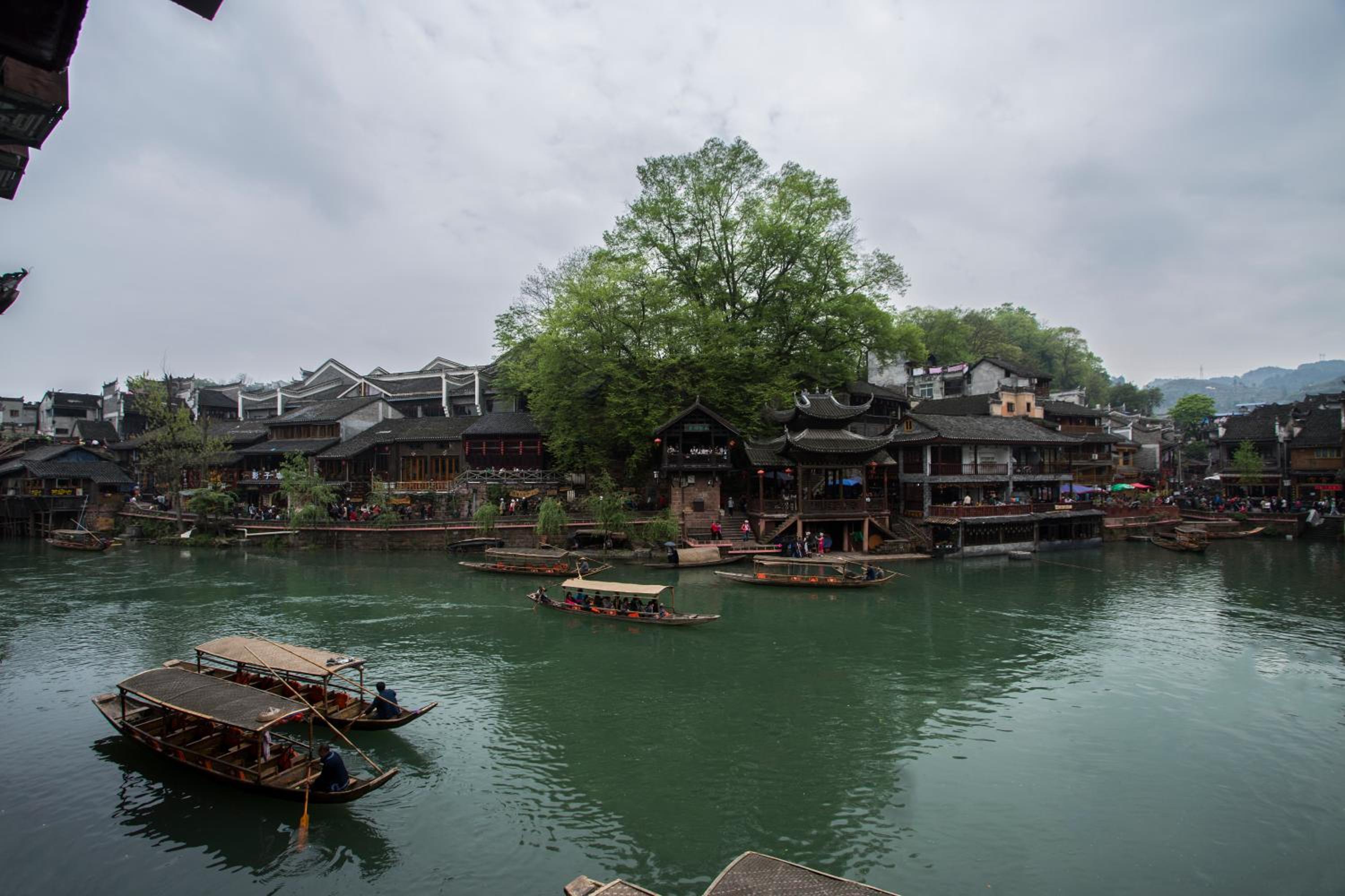 LQJ Riverside Guest House