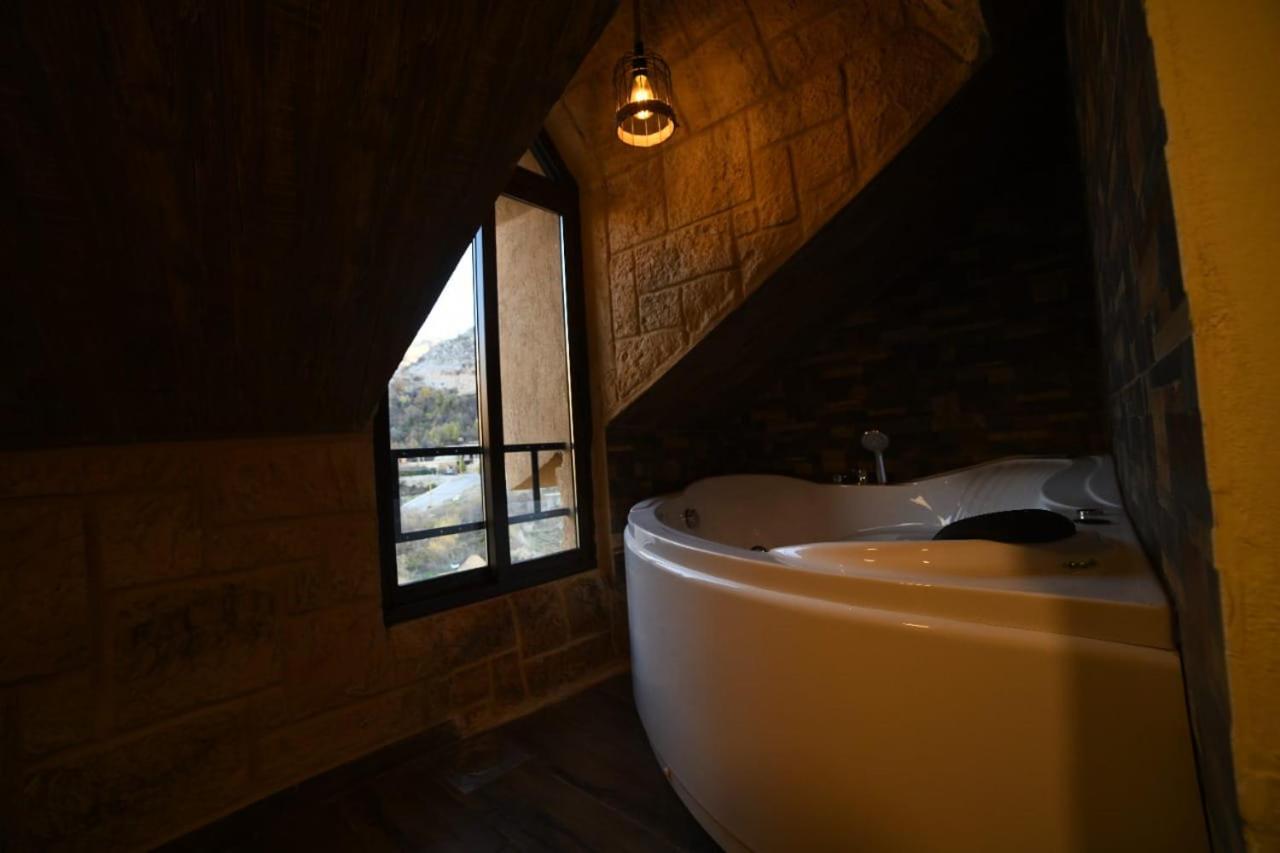 Rokwood faraya